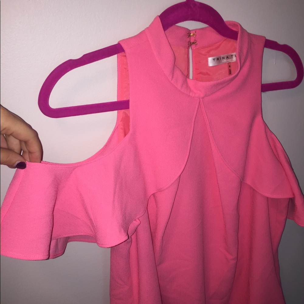 Shoulder cut out dress